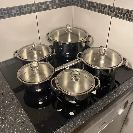 1 Bedroom Apartment *